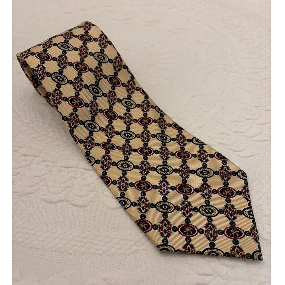 Tommy Hilfiger Mens Italian Silk Necktie Cream Medallion Chain Link Made USA Tie